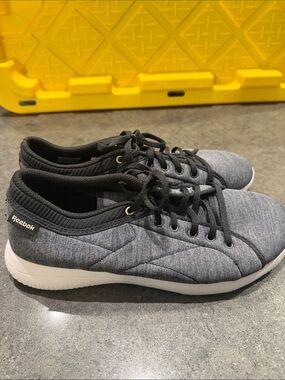 Reebok women’s Run Around Walking Shoe FV5083 Grey and Black